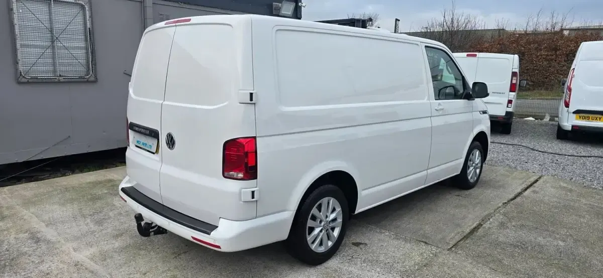 Gebraucht VW Transporter Highline 150 PS (110 kW) 2022 Weiß Van