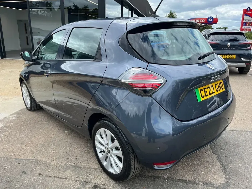 Used Renault Zoe Iconic 55 kW (75 HP) 2022 Hatchback
