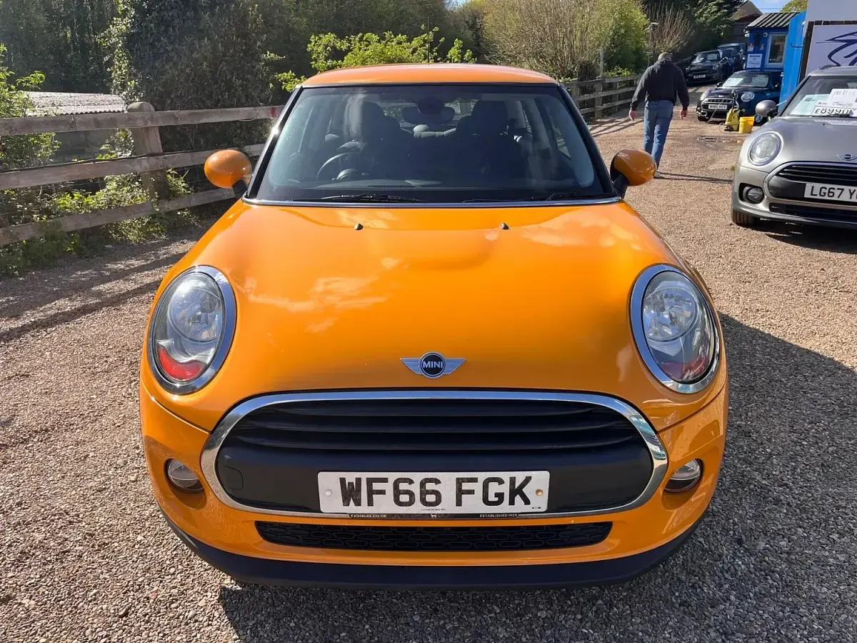 Used Mini ONE Hatch 102 HP (75 kW) 2016 Orange Hatchback