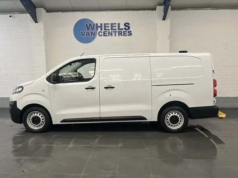 Used Vauxhall Vivaro S 100 HP (73 kW) 2023 White MPV