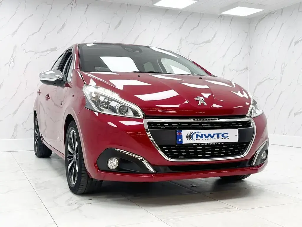 Used Peugeot 208 S 82 HP (60 kW) 2019 Red Hatchback