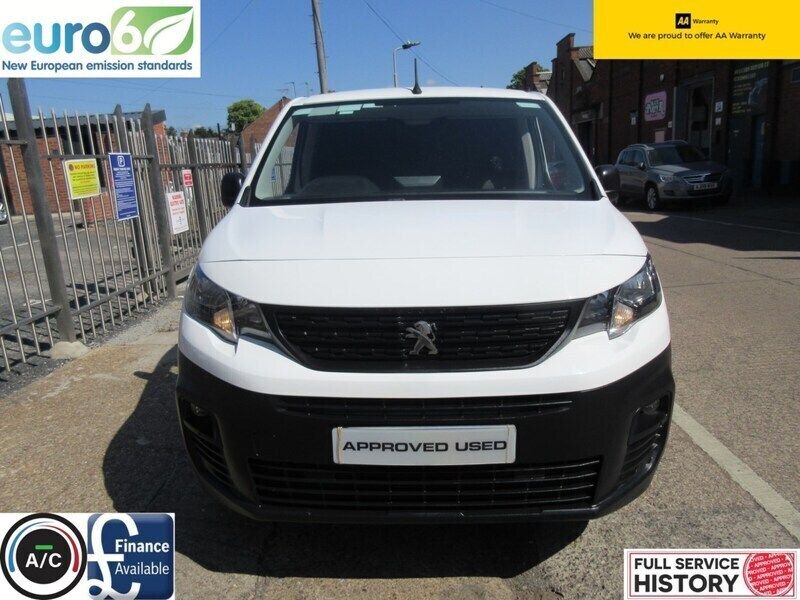 White Used 2020 Peugeot Partner MPV | £6,799 (Good price) - Image 1/4