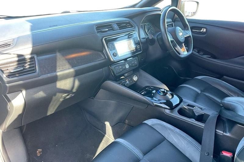 Begagnad Nissan Leaf Tekna 110 kW (150 HK) 2019 Halvkombi