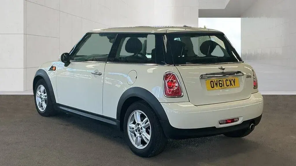 Used Mini Cooper Hatch 2011 White Hatchback