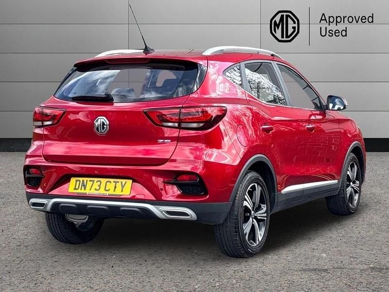 Używany MG ZS 106 KM (77 kW) 2023 Czerwony SUV