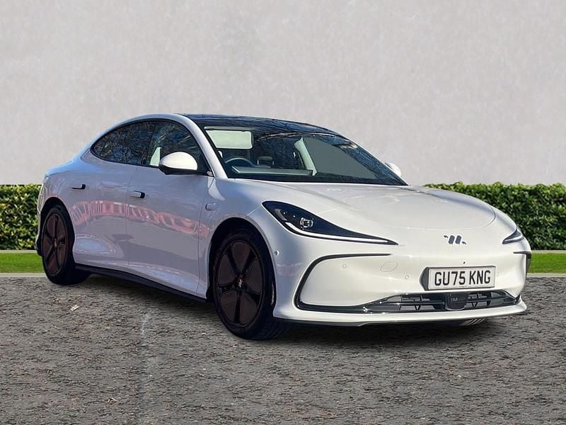 Used MG IM5 300 kW (408 HP) 2025 White Hatchback