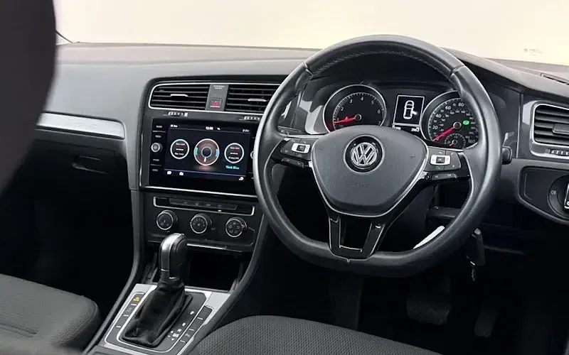 Used VW Golf VII SE 125 HP (91 kW) 2017 Silver Hatchback