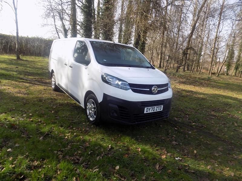 Used Vauxhall Vivaro 100 HP (73 kW) 2021 White MPV