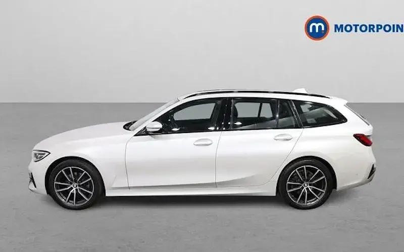 Used BMW 320 Sport Line 184 HP (135 kW) 2021 White Estate