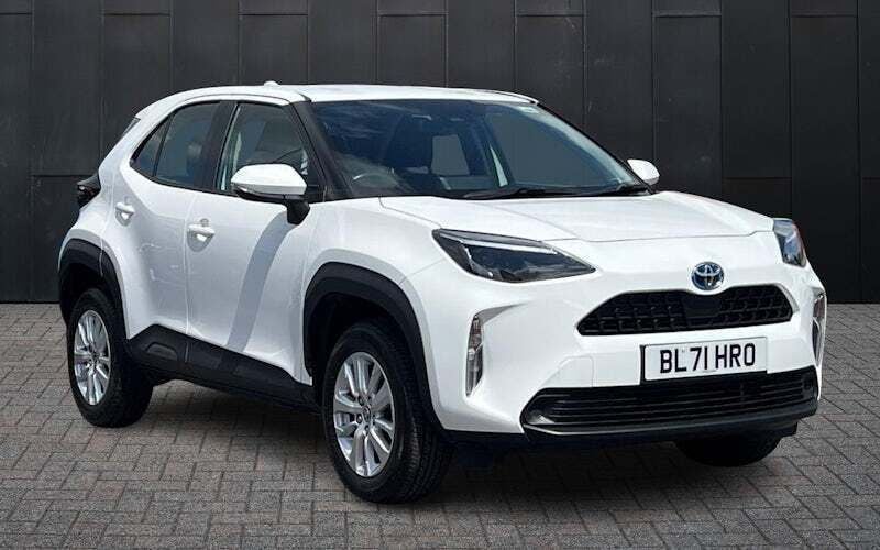 Used 2024 Toyota Yaris Hybrid Estate | £17,316 (Super price) - Image 1/3
