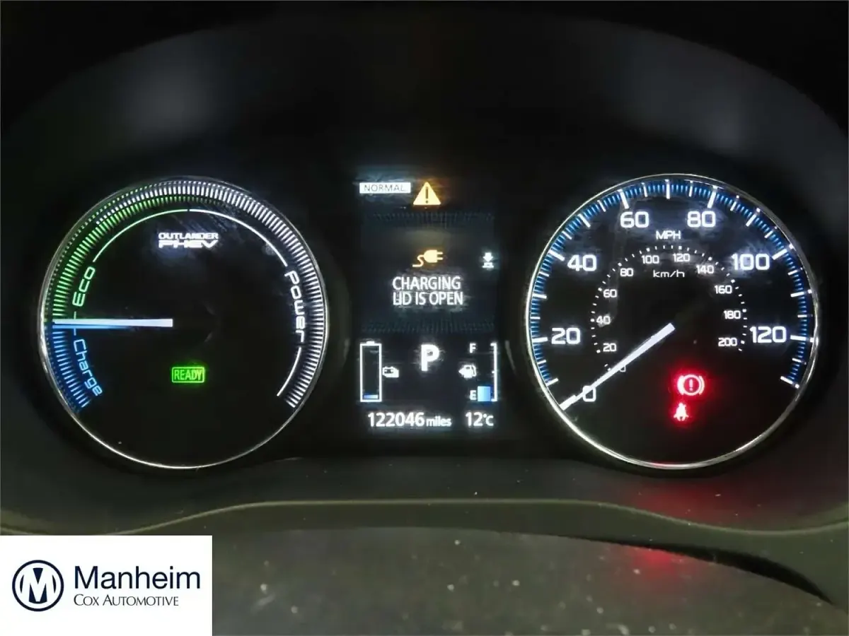 Used Mitsubishi Outlander P-HEV 200 HP (147 kW) 2015 Black SUV