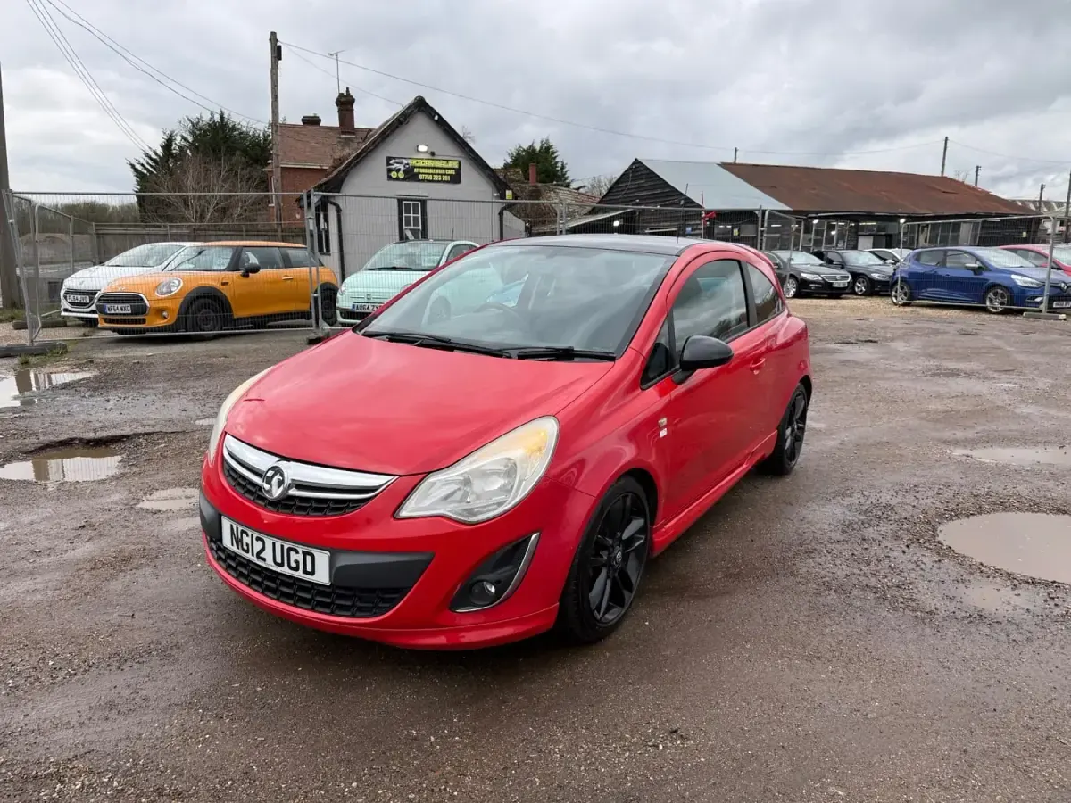 Używany Vauxhall Corsa Edition 2012 Czerwony Hatchback