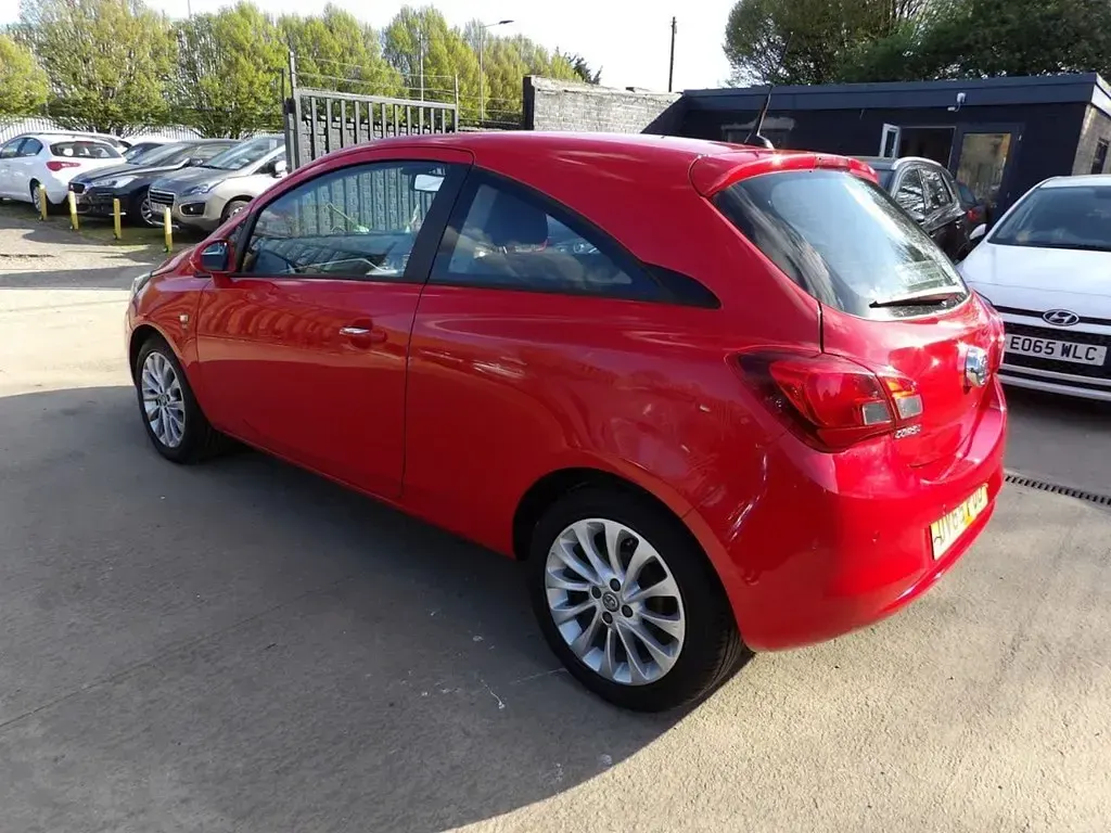Used Vauxhall Corsa 90 HP (66 kW) 2015 Red Hatchback