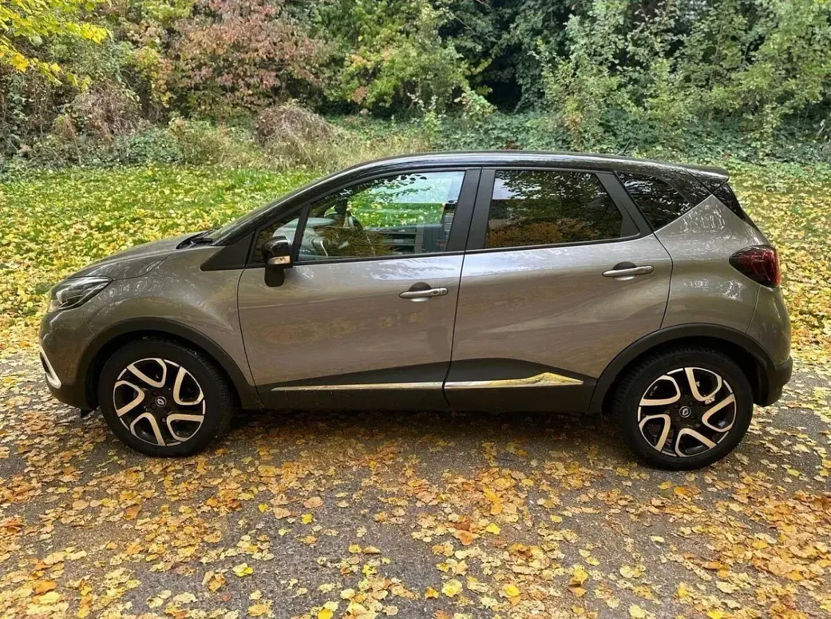 Usado Renault Captur Iconic 90 CV (66 kW) 2018 Gris SUV