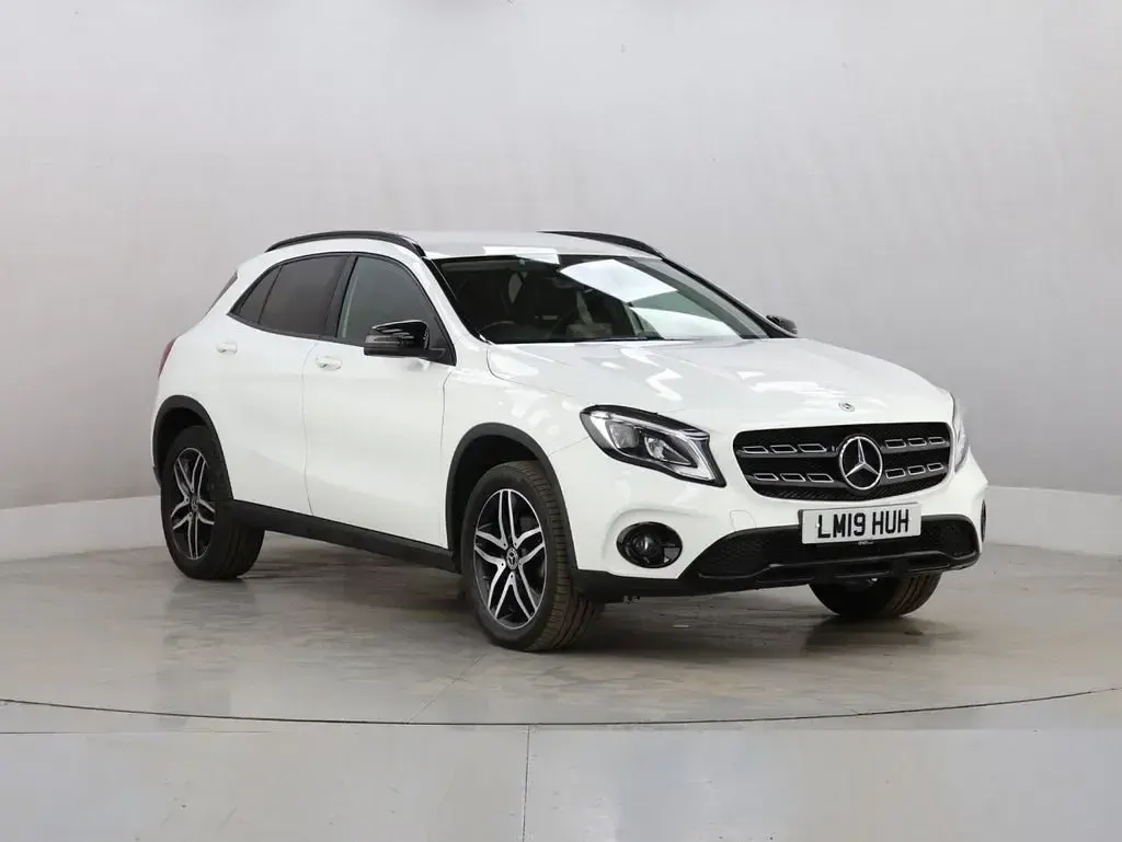 Used Mercedes GLA180 Urban 122 HP (89 kW) 2019 White SUV