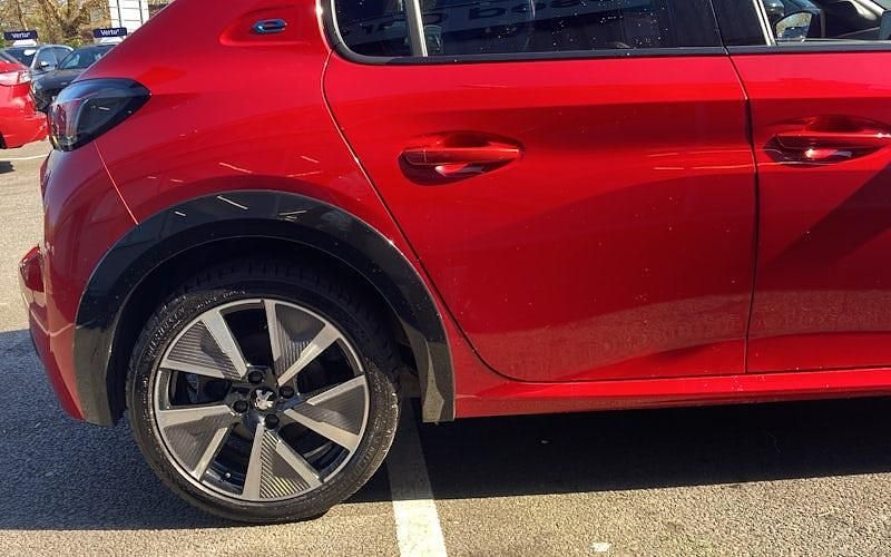 Used Peugeot e-208 Premium 100 kW (136 HP) 2022 Red Hatchback