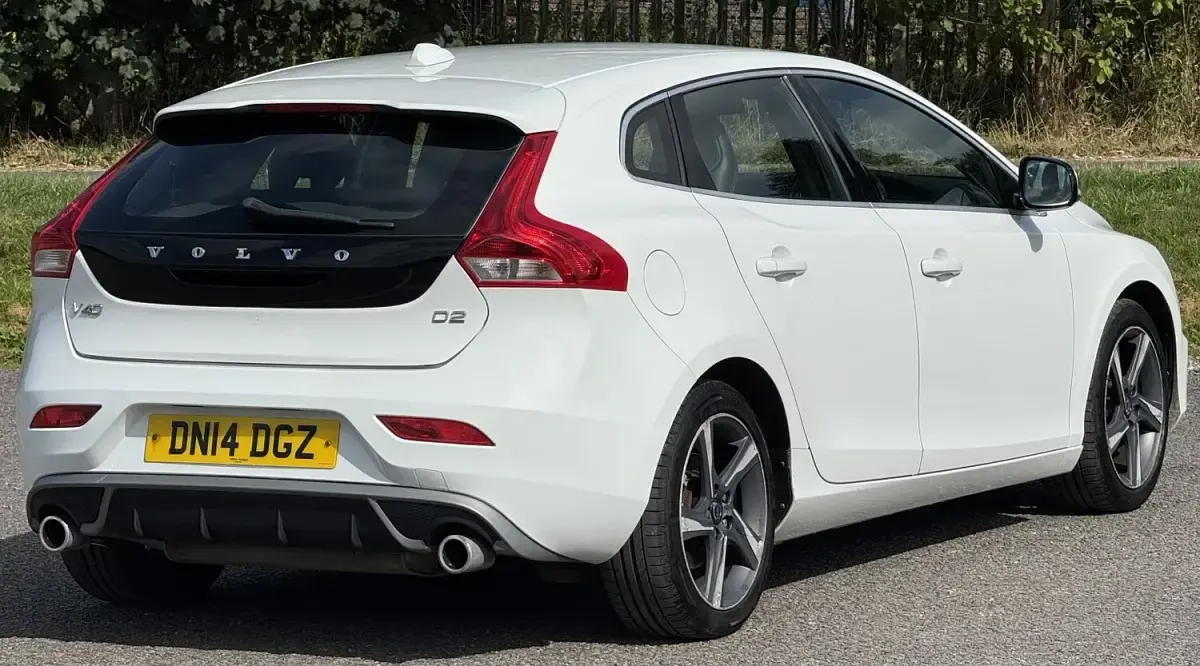 Used Volvo V40 R-Design 2014 White Hatchback
