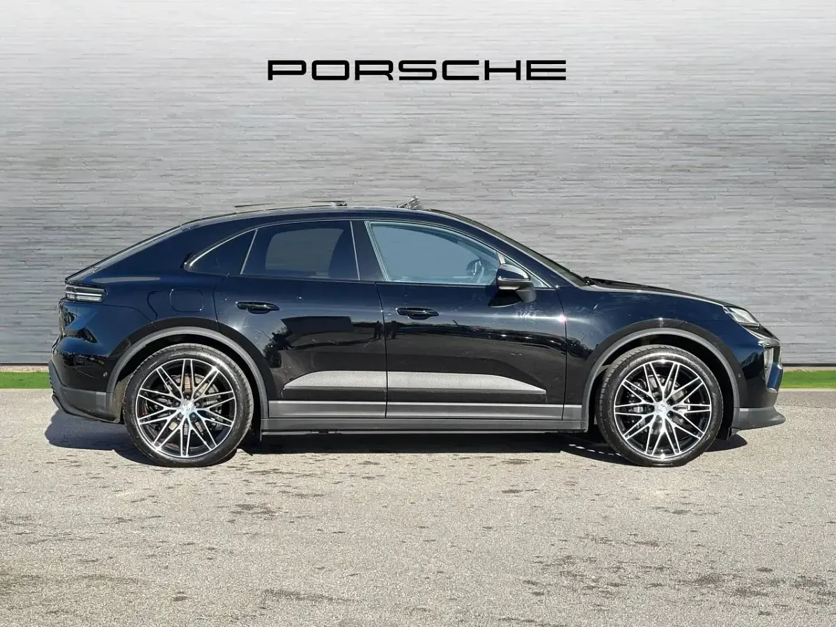 Used Porsche Macan 264 kW (360 HP) 2025 Black SUV