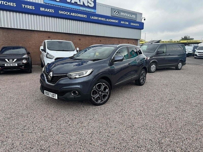 Titanium grey Used 2017 Renault Kadjar Dynamique SUV | £6,821 (Fair price) - Image 1/4