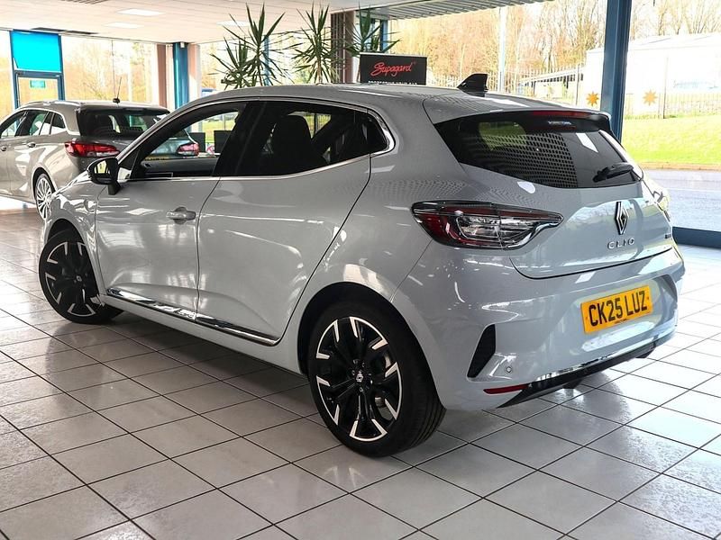 Used Renault Clio V Techno 143 HP (105 kW) 2025 Grey Hatchback