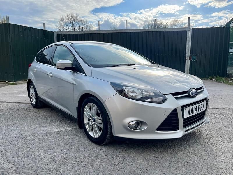 Begagnad Ford Focus Titanium 2014 Silver Halvkombi
