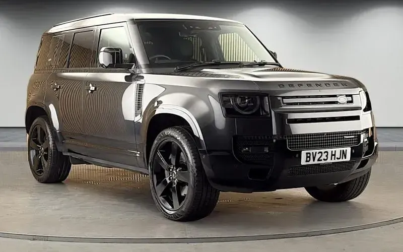 Käytetty Land Rover Defender HSE Dynamic 249 HP (183 kW) 2025 Katumaasturi
