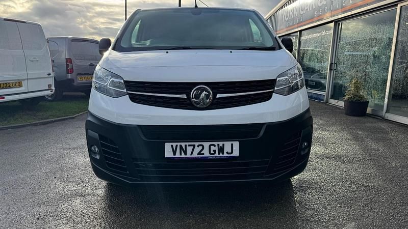 Used Vauxhall Vivaro 100 kW (136 HP) 2022 White MPV