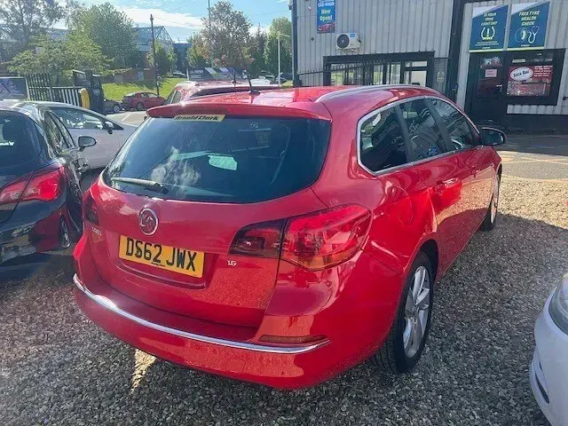 Usado Vauxhall Astra SRi 2013 Rojo Familiar