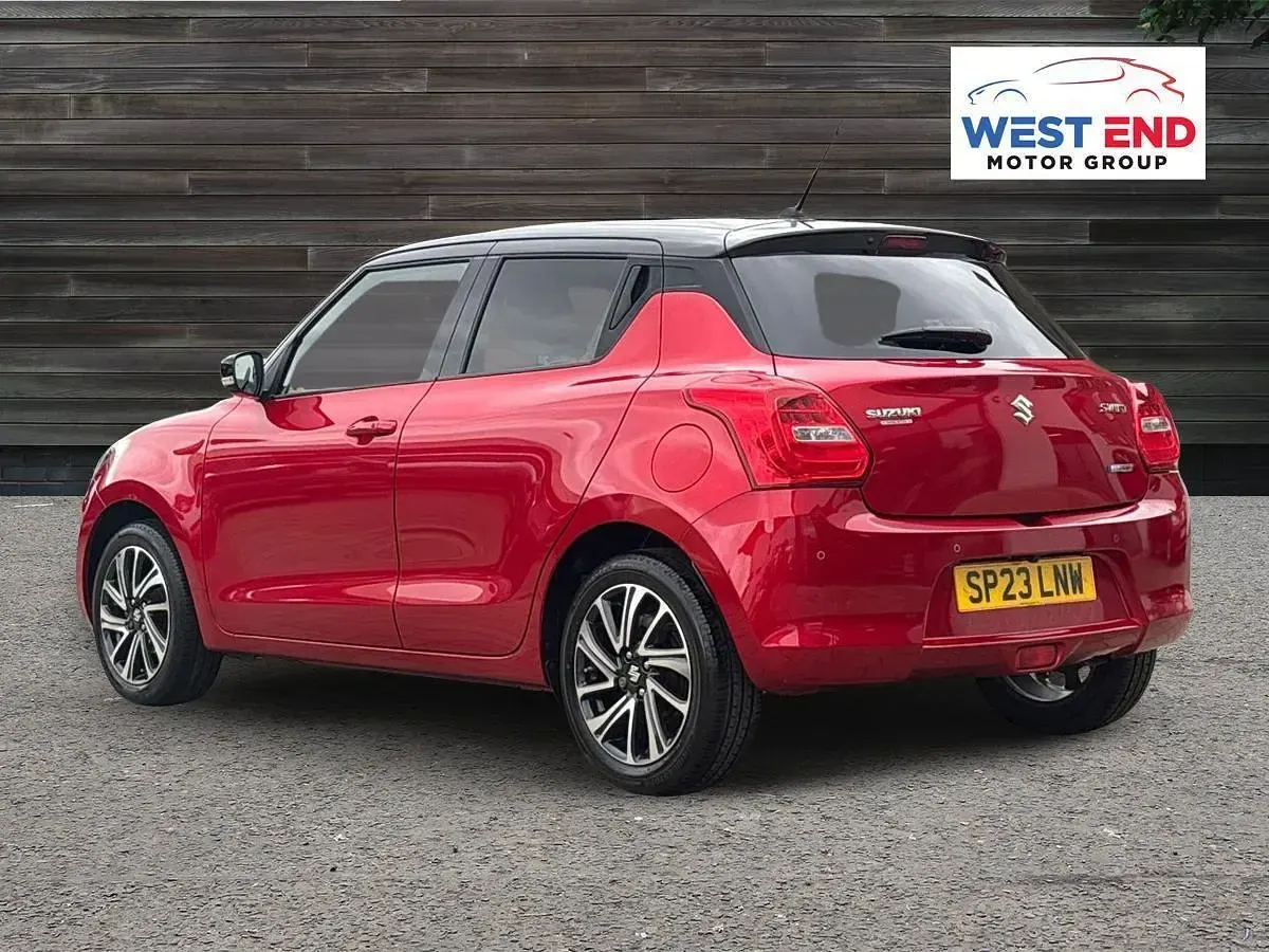 Usado Suzuki Swift SZ5 2023 Rojo Utilitario