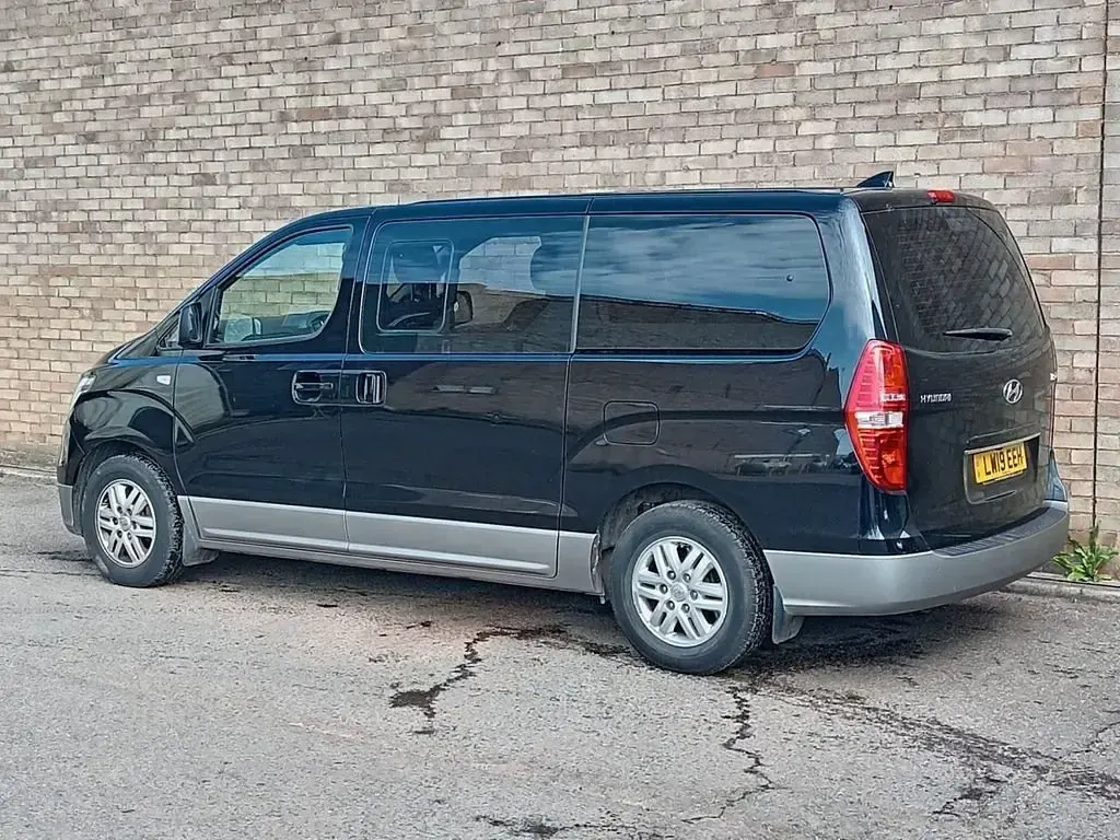 Usado Hyundai I800 SE 136 HP (100 kW) 2019 Preto Monovolume