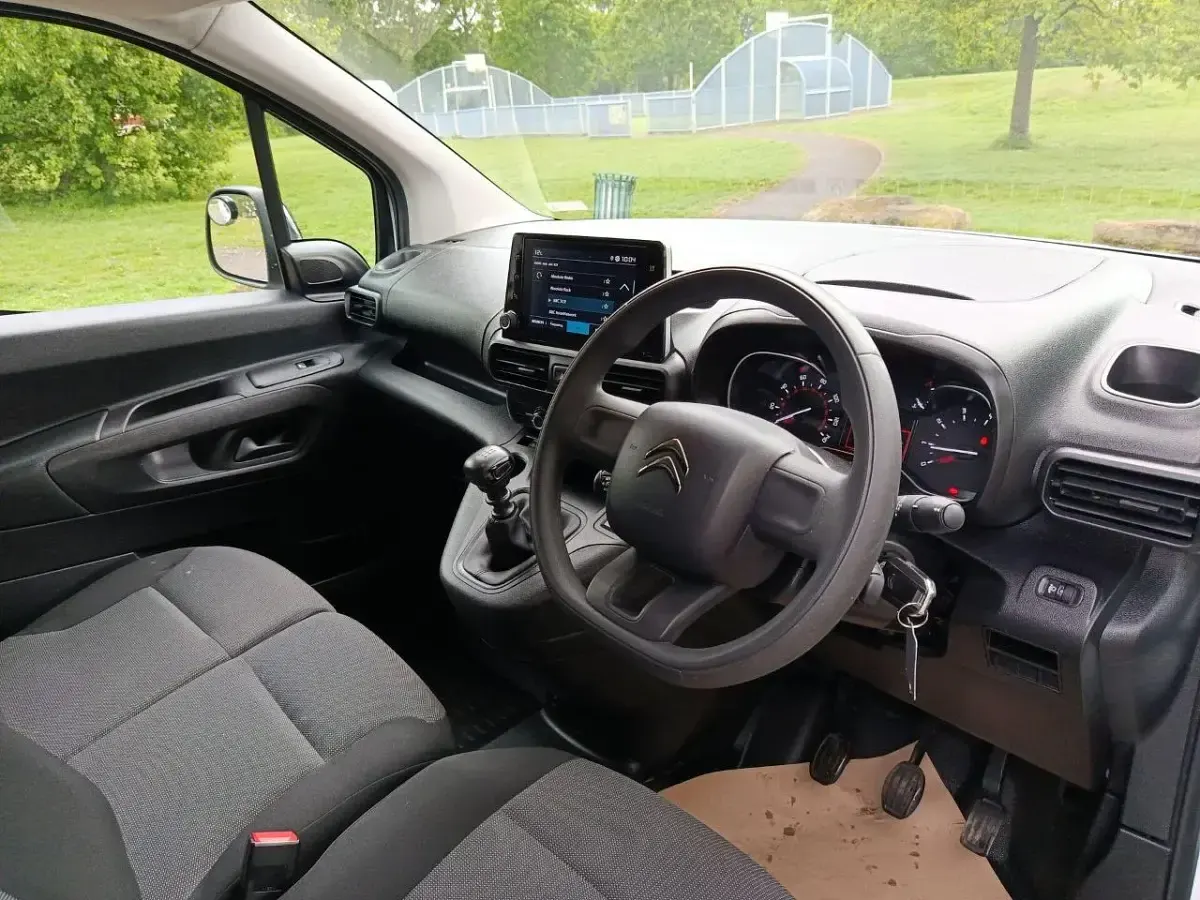 Used Citroën Berlingo 99 HP (72 kW) 2022 White MPV