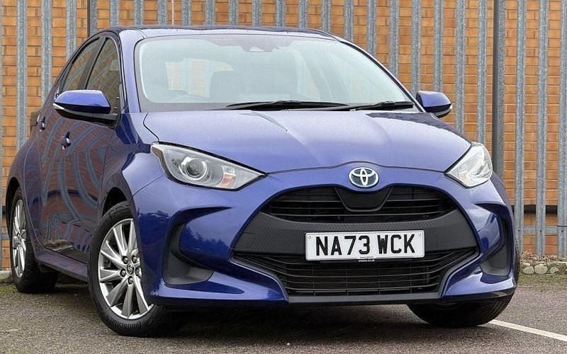 Used 2025 Toyota Yaris Hybrid Hatchback | £18,233 (Good price) - Image 1/4