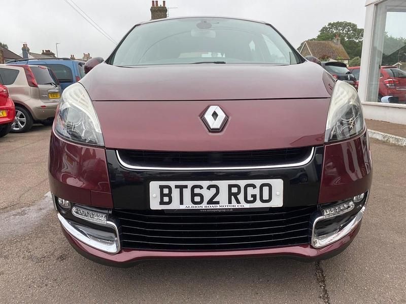 Used Renault Scénic III Dynamique 110 HP (80 kW) 2013 Red MPV