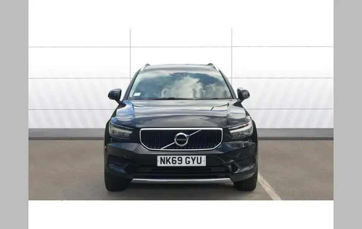 Used Volvo XC40 Momentum 161 HP (118 kW) 2019 Black SUV