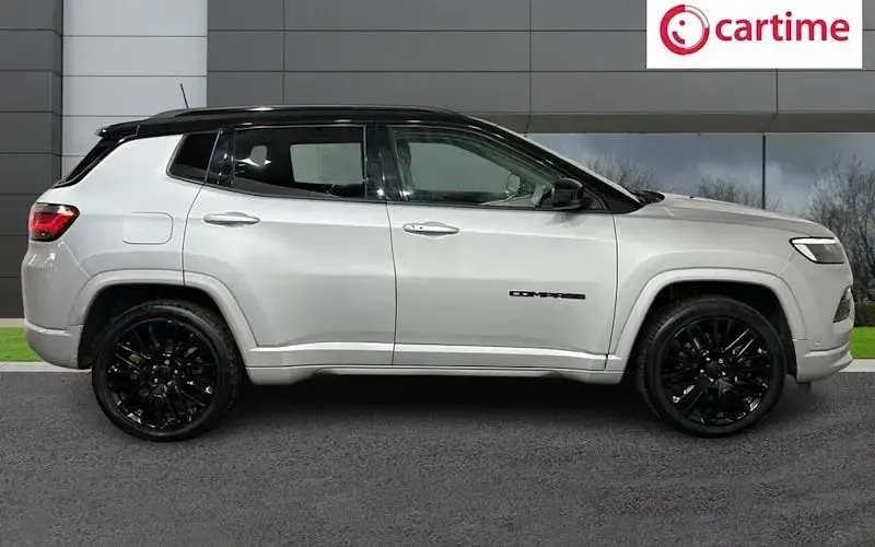 Used Jeep Compass 241 HP (177 kW) 2023 Silver/black SUV