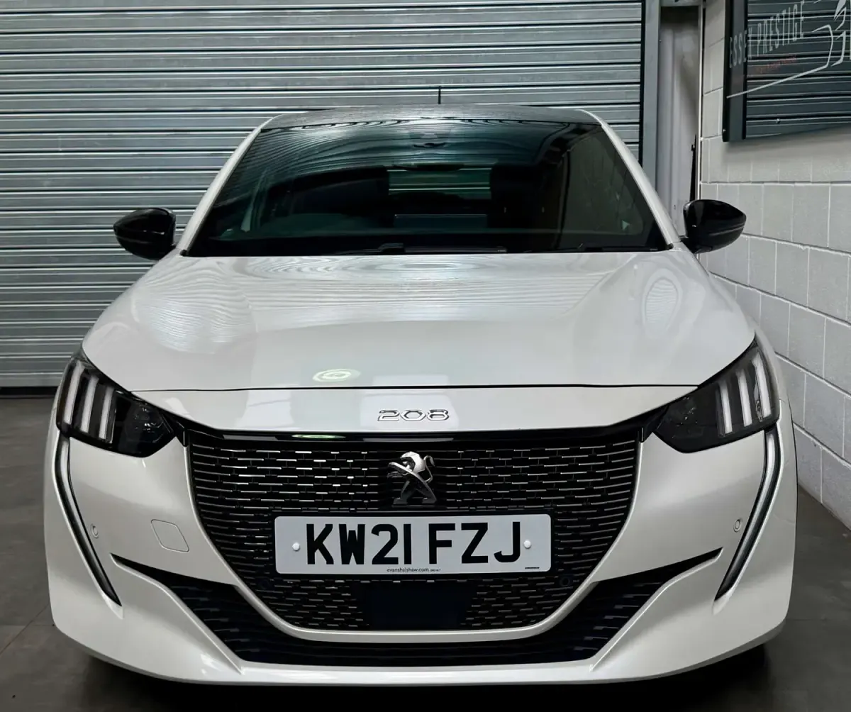 Used Peugeot 208 GTi 75 HP (55 kW) 2021 White Hatchback