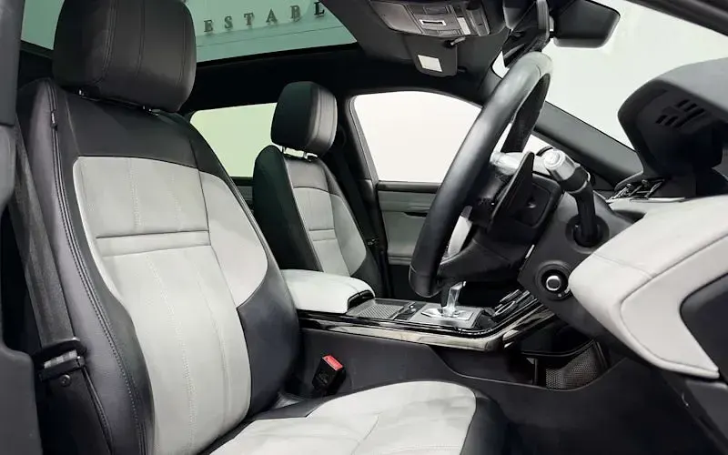 Used Land Rover Range Rover evoque First Edition 182 HP (133 kW) 2019 Silver SUV