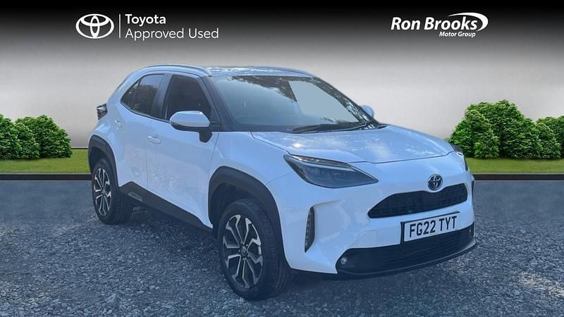 White Used 2022 Toyota Yaris Hybrid Design Hatchback | £20,271 (Expensive) - Image 1/4