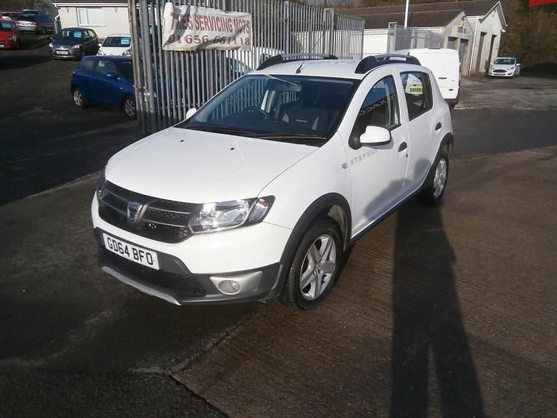 Used Dacia Sandero Lauréate 2015 White Hatchback