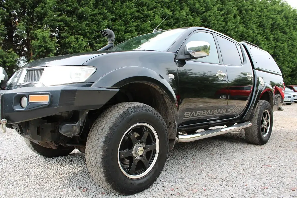 Used Mitsubishi L200 176 HP (129 kW) 2010 Black Pickup