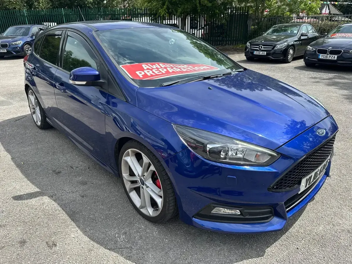 Used Ford Focus ST 185 HP (136 kW) 2016 Blue Hatchback