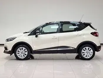 Used Renault Captur Play 90 HP (66 kW) 2019 Cream SUV