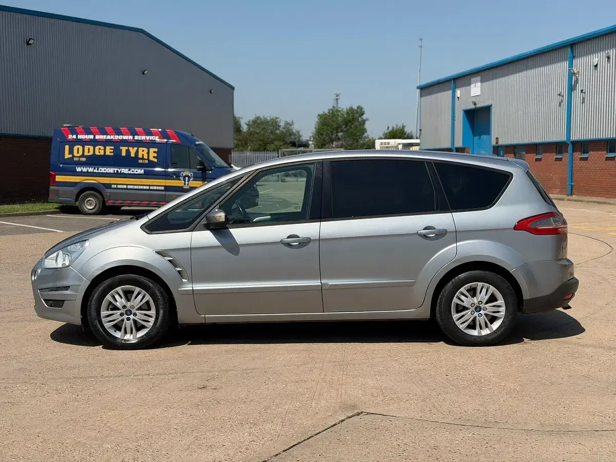 Used Ford S-MAX Zetec 115 HP (84 kW) 2013 Silver MPV