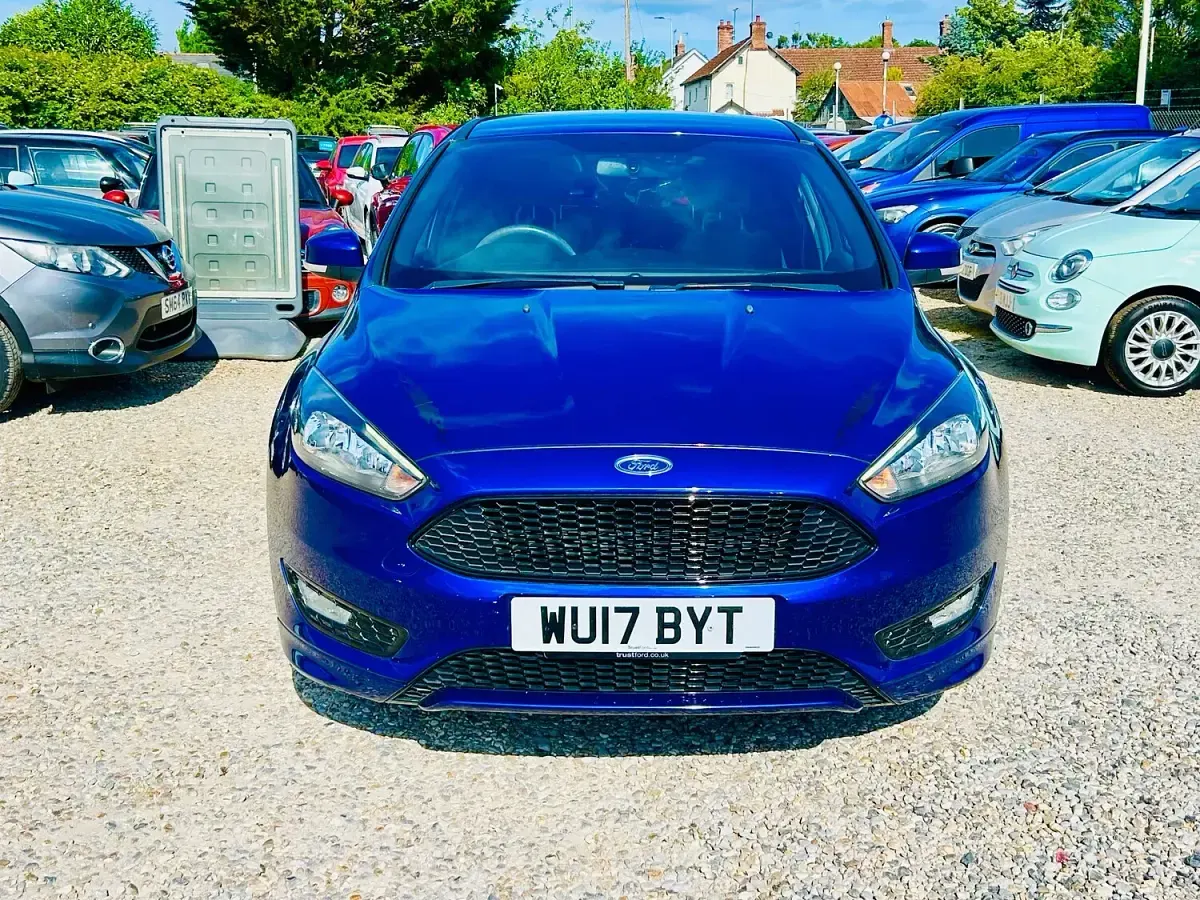 Used Ford Focus Zetec 125 HP (91 kW) 2017 Blue Hatchback