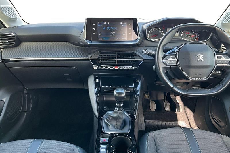 Used Peugeot 208 Allure 100 HP (73 kW) 2021 Bianca white Hatchback