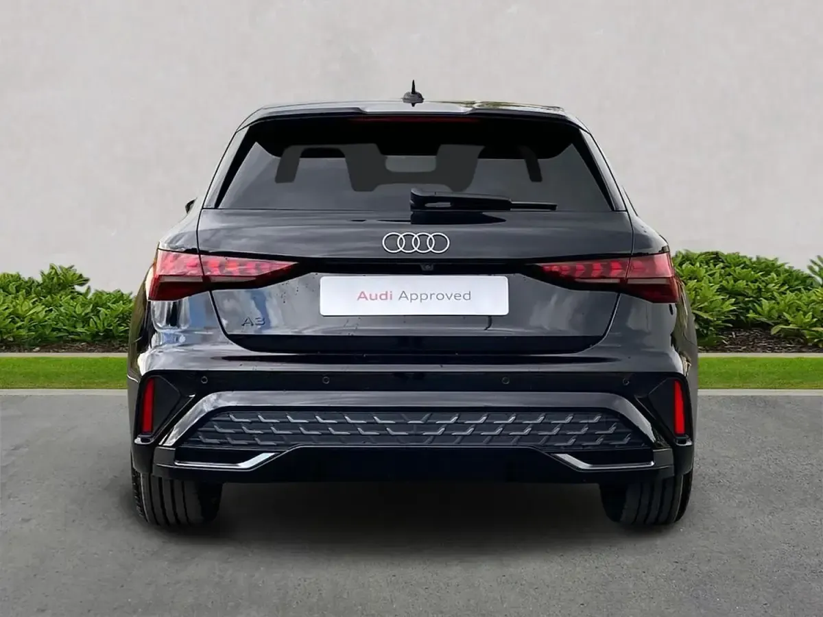 Begagnad Audi A3 S-Line 147 HK (108 kW) 2025 Svart Halvkombi