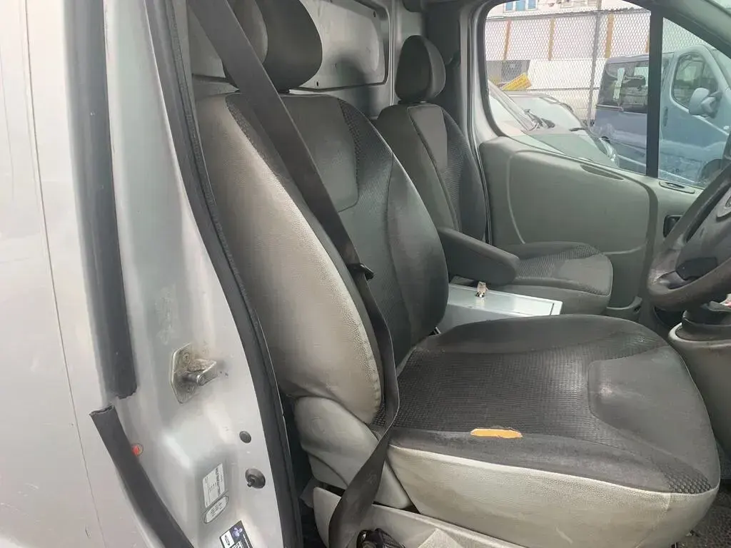 Used Vauxhall Vivaro 90 HP (66 kW) 2010 Silver MPV