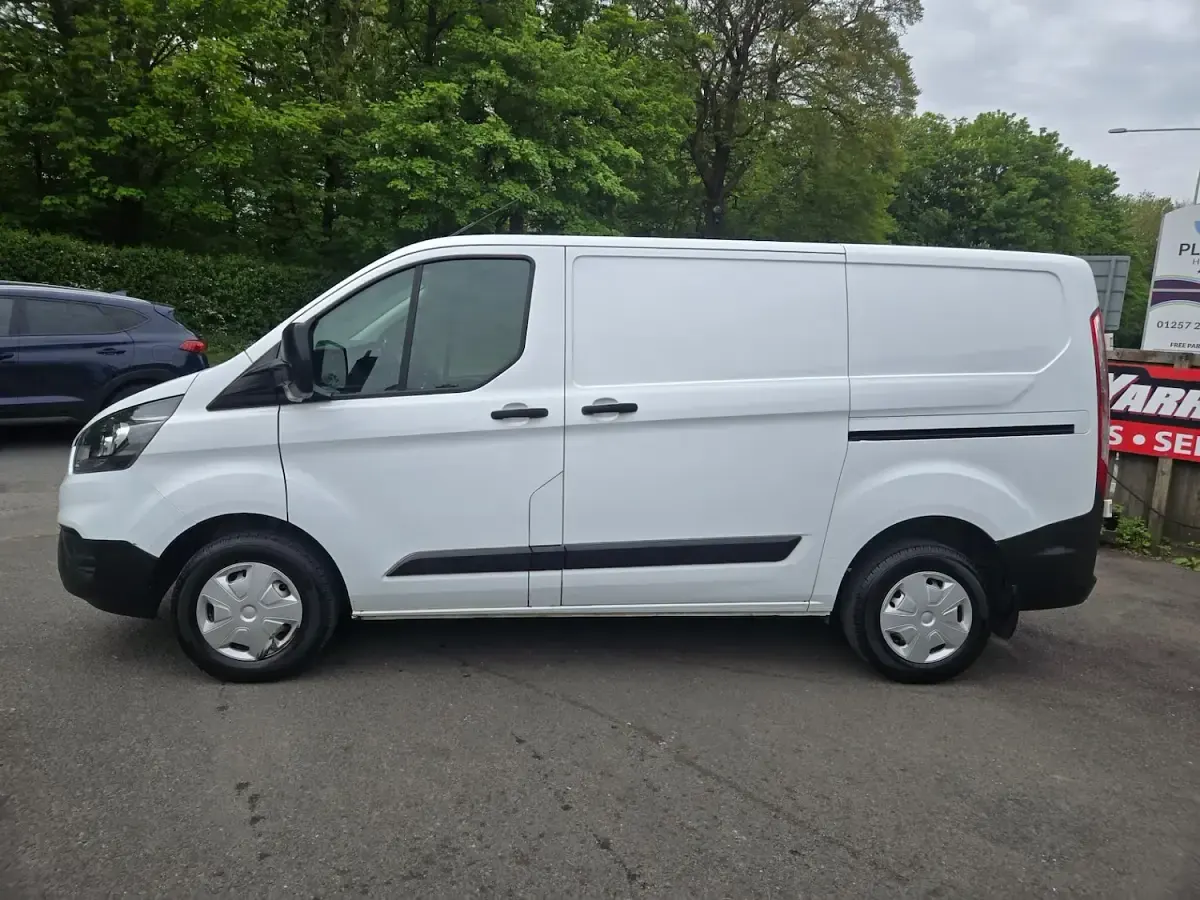 Used Ford Transit Custom 105 HP (77 kW) 2020 White Van