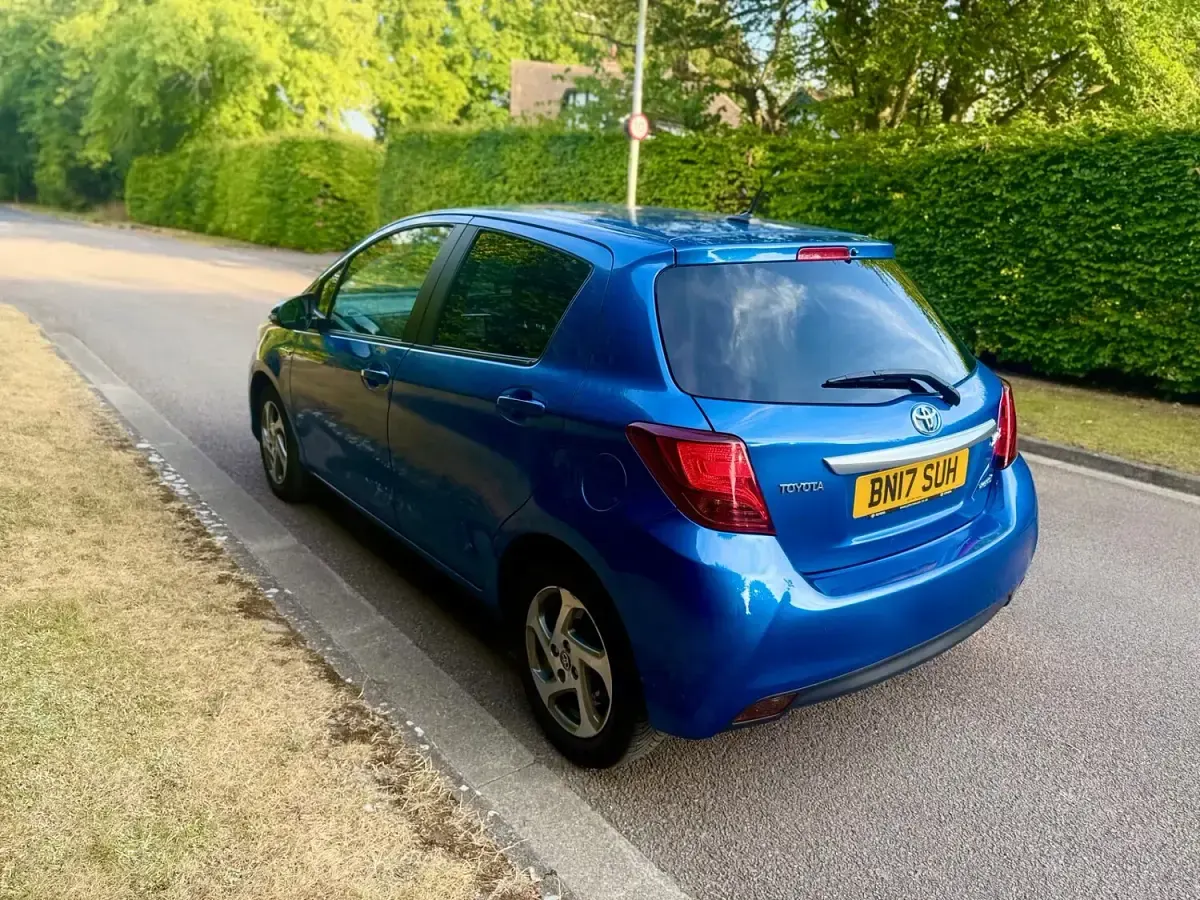 Used Toyota Yaris 2017 Blue Hatchback