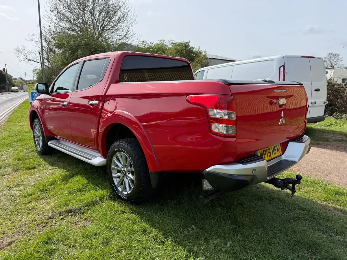 Used Mitsubishi L200 Plus 178 HP (130 kW) 2019 Red Pickup